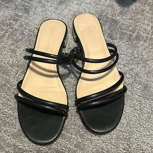 BCBG Women's Dexti Slip-on Flat Sandal w/ Metallic Heel in Black Size 8 - Picture 4 of 10